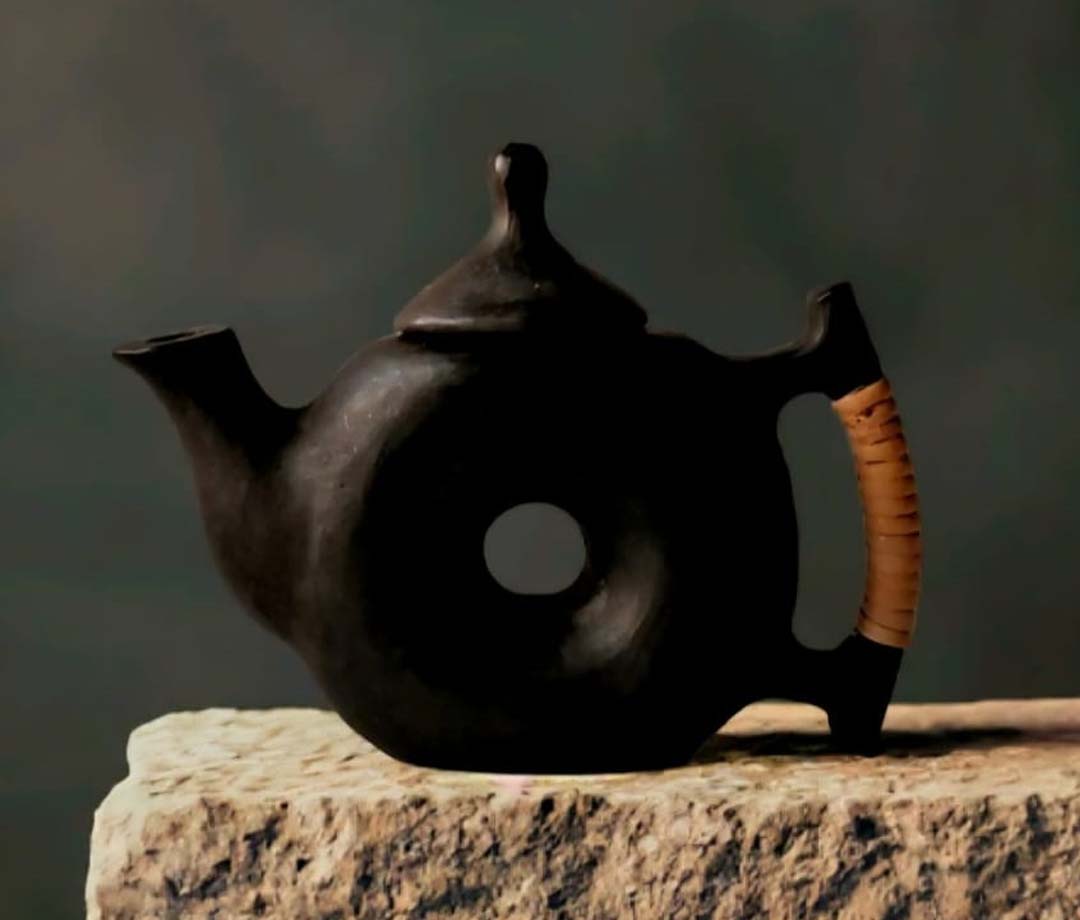 82_The-Hollow Hollow Ember Black Stone Teapot